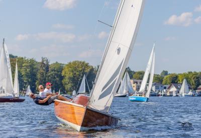 Jollenkreuzer am Wind