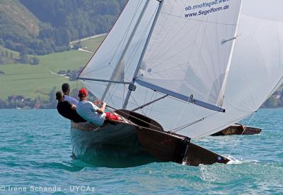 Bild eines Jollenkreuzers unter Spinnacker